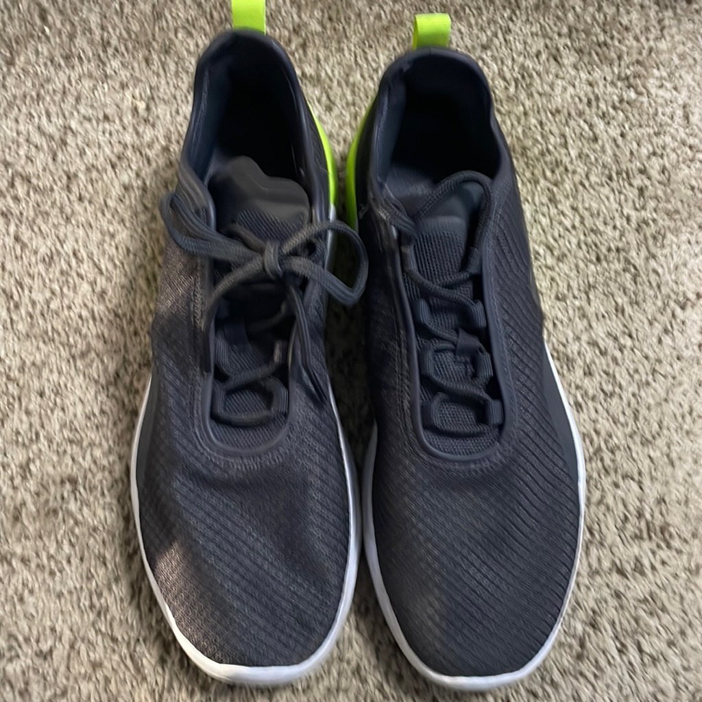 Lightweight Sneaker